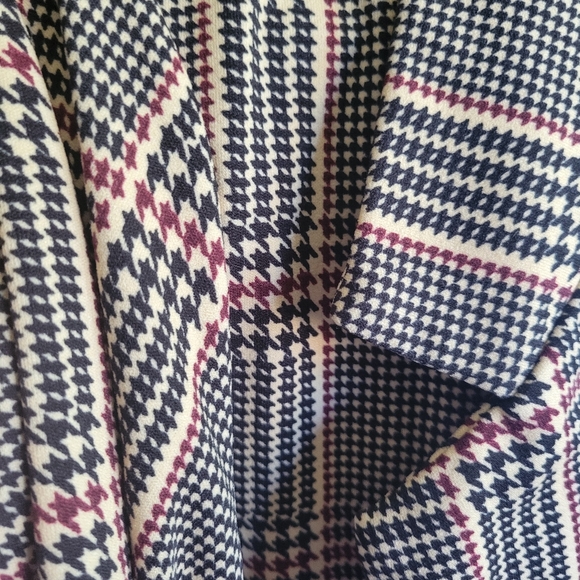Large plaid Gwen from Lularoe - Picture 3 of 4